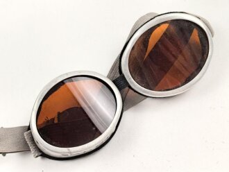Getönte Brille mit Aluminiumrahmen, sieht man so immer wieder auf Fotos bei Angehörigen der Gebirgstruppe. Ungetragen, Gummiband ohne Funktion