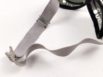 Getönte Brille mit Aluminiumrahmen, sieht man so immer wieder auf Fotos bei Angehörigen der Gebirgstruppe. Ungetragen, Gummiband ohne Funktion