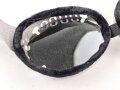 Getönte Brille mit Aluminiumrahmen, sieht man so immer wieder auf Fotos bei Angehörigen der Gebirgstruppe. Ungetragen, Gummiband ohne Funktion