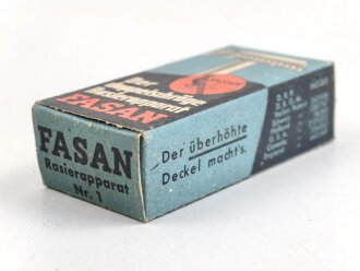 "FASAN" Rasierapparat aus weißer Preßmasse. Ungebraucht, in der originalen Umverpackung