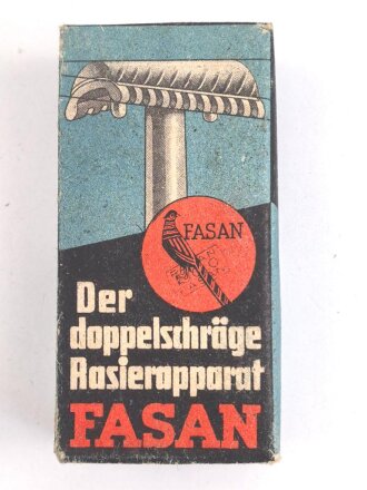 "FASAN" Rasierapparat aus weißer Preßmasse. Ungebraucht, in der originalen Umverpackung, diese leicht zerdrückt