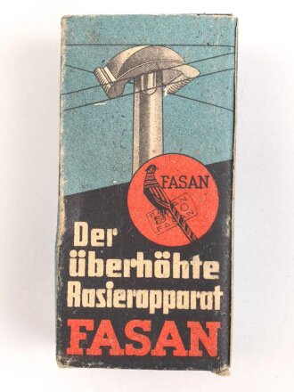 "FASAN" Rasierapparat aus weißer Preßmasse. Ungebraucht, in der originalen Umverpackung, diese leicht zerdrückt