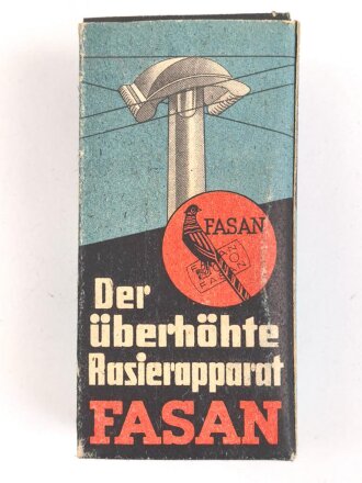"FASAN" Rasierapparat aus weißer Preßmasse. Ungebraucht, in der originalen Umverpackung, diese leicht zerdrückt