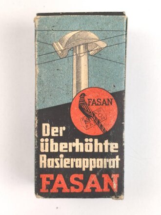 "FASAN" Rasierapparat aus weißer Preßmasse. Ungebraucht, in der originalen Umverpackung, diese leicht zerdrückt