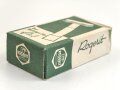 "Rogerit" Rasierapparat aus brauner Preßmasse. Ungebraucht, in der originalen Umverpackung, diese leicht zerdrückt