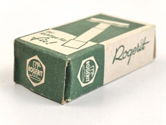 "Rogerit" Rasierapparat aus brauner Preßmasse. Ungebraucht, in der originalen Umverpackung, diese leicht zerdrückt
