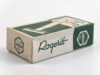 "Rogerit" Rasierapparat aus brauner Preßmasse. Ungebraucht, in der originalen Umverpackung, diese leicht zerdrückt