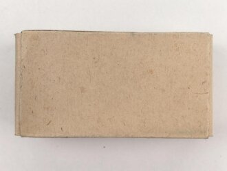 Rasierapparat aus brauner Preßmasse ohne Bezeichnung. Ungebraucht, in der originalen Umverpackung, diese leicht zerdrückt