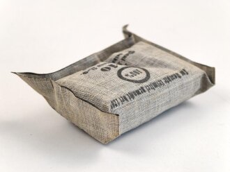 Verbandpäckchen kleines Modell datiert 1940 , gehört so unser anderem in Verbandkästen der Wehrmacht und des Luftschutz