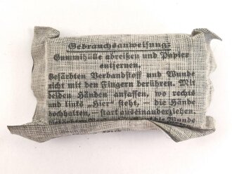 Verbandpäckchen kleines Modell datiert 1940 , gehört so unser anderem in Verbandkästen der Wehrmacht und des Luftschutz