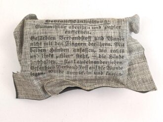 Verbandpäckchen kleines Modell datiert 1940 , gehört so unser anderem in Verbandkästen der Wehrmacht und des Luftschutz