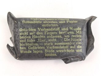 Verbandpäckchen kleines, gummiertes Modell datiert 1940 , gehört so unser anderem in Verbandkästen der Wehrmacht und des Luftschutz