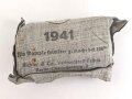 Verbandpäckchen kleines Modell datiert 1941 , gehört so unser anderem in Verbandkästen der Wehrmacht und des Luftschutz
