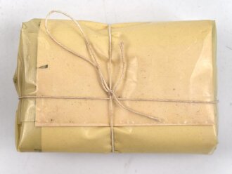 Verbandpäckchen kleines Modell datiert 1941 , gehört so unser anderem in Verbandkästen des Luftschutz