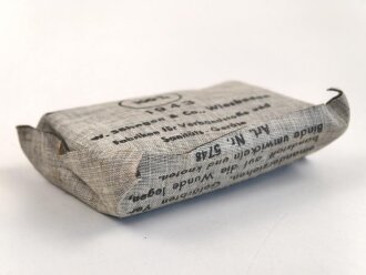 Verbandpäckchen kleines Modell datiert 1943 , gehört so unser anderem in Verbandkästen der Wehrmacht und des Luftschutz