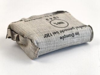 Verbandpäckchen kleines Modell datiert 1943 , gehört so unser anderem in Verbandkästen der Wehrmacht und des Luftschutz