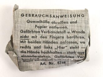 Verbandpäckchen kleines Modell datiert 1943 , gehört so unser anderem in Verbandkästen der Wehrmacht und des Luftschutz