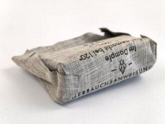 Verbandpäckchen kleines Modell datiert 1943 , gehört so unser anderem in Verbandkästen der Wehrmacht und des Luftschutz