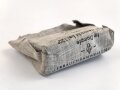 Verbandpäckchen kleines Modell datiert 1943 , gehört so unser anderem in Verbandkästen der Wehrmacht und des Luftschutz