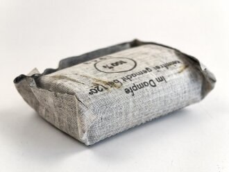 Verbandpäckchen kleines Modell datiert 1943 , gehört so unser anderem in Verbandkästen der Wehrmacht und des Luftschutz