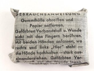 Verbandpäckchen kleines Modell datiert 1943 , gehört so unser anderem in Verbandkästen der Wehrmacht und des Luftschutz