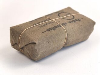 Verbandpäckchen großes Modell datiert 1939 , gehört so unser anderem in Verbandkästen der Wehrmacht und des Luftschutz