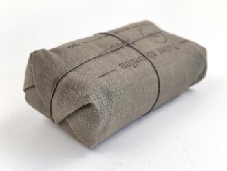 Verbandpäckchen großes Modell datiert 1940 , gehört so unser anderem in Verbandkästen der Wehrmacht und des Luftschutz