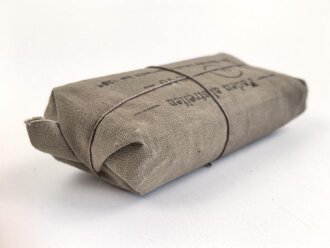 Verbandpäckchen großes Modell datiert 1940 , gehört so unter anderem in Verbandkästen der Wehrmacht und des Luftschutz