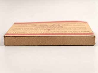 Pack "R6" Zigaretten, Steuerbanderole mit Hakenkreuz
