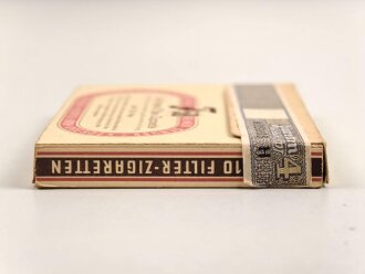 Pack "F58" Zigaretten, ungeöffnet, Steuerbanderole mit Hakenkreuz