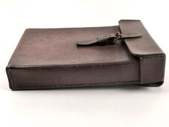 Kaiserreich und 1. Weltkrieg, ungeschwärzte Ledertasche , Maße etwa 15,5 x 23,5 x 4cm