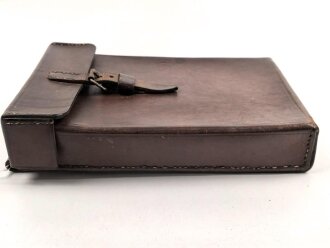 Kaiserreich und 1. Weltkrieg, ungeschwärzte Ledertasche , Maße etwa 15,5 x 23,5 x 4cm