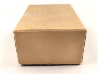 Leere Umverpackung für 100 Stück Hoheitsabzeichen für Feldmütze mit Kokarde ( Spiegel in Trapezform) Maße etwa 8,5 x 12 x 5cm