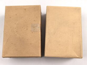 Leere Umverpackung für 100 Stück Hoheitsabzeichen für Feldmütze mit Kokarde ( Spiegel in Trapezform) Maße etwa 8,5 x 12 x 5cm