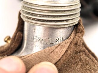 Labeflasche Wehrmacht für Sanitätspersonal. Getragenes Stück mit dem richtigen Trageriemen