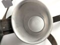Labeflasche Wehrmacht für Sanitätspersonal. Getragenes Stück mit dem richtigen Trageriemen