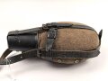 Labeflasche Wehrmacht für Sanitätspersonal. Getragenes Stück mit dem richtigen Trageriemen