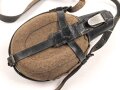 Labeflasche Wehrmacht für Sanitätspersonal. Getragenes Stück mit dem richtigen Trageriemen