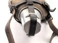 Labeflasche Wehrmacht für Sanitätspersonal. Getragenes Stück mit dem richtigen Trageriemen, dieser urprünglich nicht zugehörig. Leder zum Teil trocken
