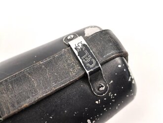 Labeflasche Wehrmacht für Sanitätspersonal. Getragenes Stück mit Mottenschäden, Trageriemen fehlt