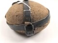 Labeflasche Wehrmacht für Sanitätspersonal. Getragenes Stück mit Mottenschäden, Trageriemen fehlt