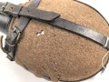 Labeflasche Wehrmacht für Sanitätspersonal. Getragenes Stück mit Mottenschäden, Trageriemen fehlt