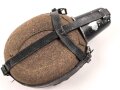 Labeflasche Wehrmacht für Sanitätspersonal. Getragenes Stück mit Mottenschäden, Trageriemen fehlt