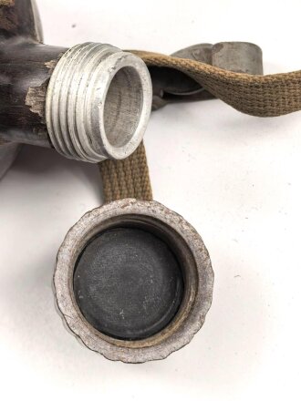 Feldflasche Wehrmacht in Tropenausführung, getragenes Stück