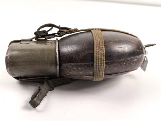 Feldflasche Wehrmacht in Tropenausführung, getragenes Stück