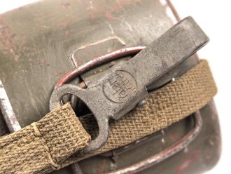 Feldflasche Wehrmacht in Tropenausführung, getragenes Stück