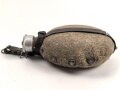 Feldflasche für eine Helferin der Wehrmacht. Getragenes Stück