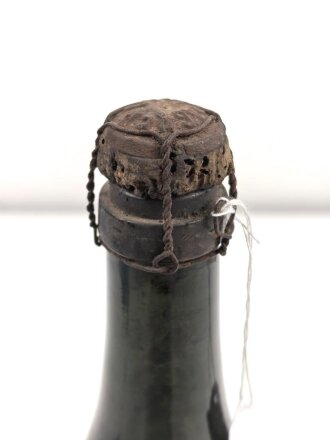 Leere Flasche " Eugene Clique Epernay" Wehrmachts Marketenderware. Ungereinigtes Stück