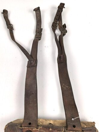1.Weltkrieg Tornister , datiert 1915. Ungereinigter Fundzustand, Leder zum Teil trocken