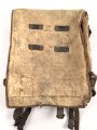 1.Weltkrieg Tornister , datiert 1915. Ungereinigter Fundzustand, Leder zum Teil trocken